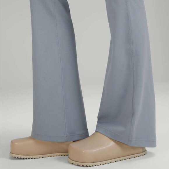 Lululemon Groove Super-High-Rise Nulu Flared Pant 32" - Chambray - Picture 3 of 5